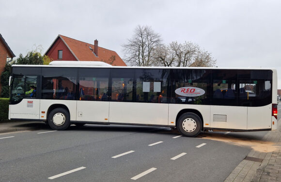 Stadthagen: Bus blockiert Lauenhäger Straße
