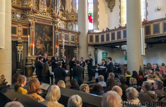 Vokalisten bringen Bückeburg zum Beben: Vox Luminis begeistern mehr als 500 Zuhörer in der Stadtkirche