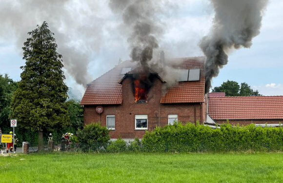 Feuerwehreinsatz in Müsingen: Wohnhaus in Flammen