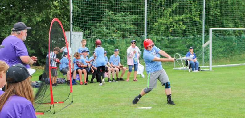 Alles steht Kopf in Achum: Baseball-Camp der Evangelisch-Freikirchlichen Gemeinde begeistert mit Sport, Spiel und geistigem Input