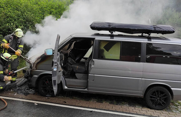 Luhden: Feuerwehren löschen brennenden VW-Bulli