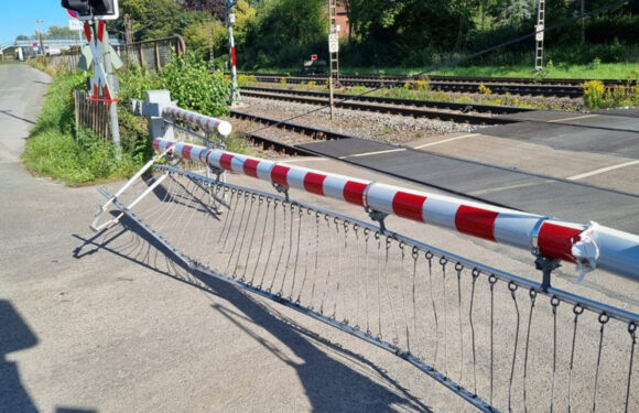 Schranke am Bahnhof in Bückeburg beschädigt
