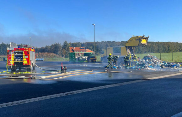 Feuerwehreinsatz in Nienstädt: Ladung eines Müllwagens brennt