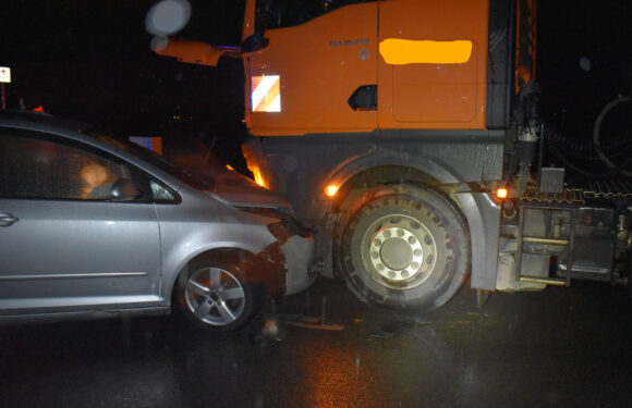 Verkehrsunfall in Nienstädt: Auto und LKW zusammengestoßen