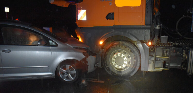 Verkehrsunfall in Nienstädt: Auto und LKW zusammengestoßen