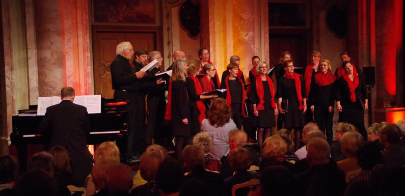 Weihnachtskonzert im Schloss Bückeburg: Kammerchor Cantemus singt deutsche und internationale Weihnachtslieder