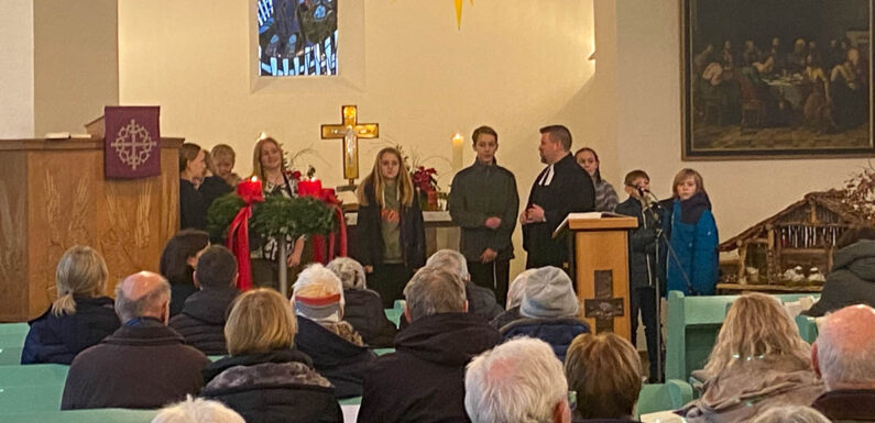 Großer Andrang zum Familiengottesdienst in der Rogate-Kirche am 2. Advent
