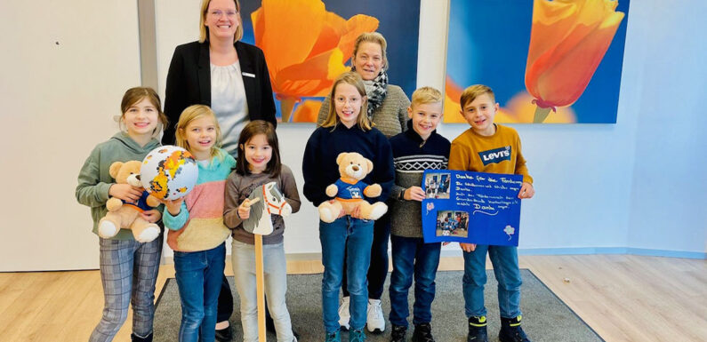 Volksbank: Gewinnspargemeinschaft macht Spielzeug für die Grundschule Krankenhagen möglich