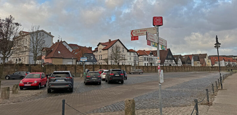 Weserpegel steigt wieder: Parkplatz „Schlagde“ in Minden gesperrt