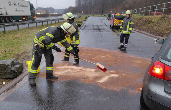 Einsatz auf der A2: Feuerwehren aus Buchholz und Luhden verhindern Umweltschaden