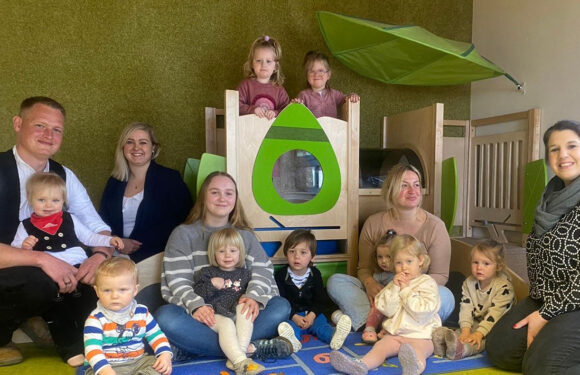 Familie Frederick spendet 500 Euro für die Kita Kinderwelt in Wendthagen-Ehlen