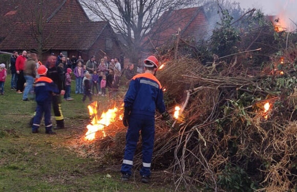 Fackelmarsch, Eiersuche und Osterfeuer bei der Freiwilligen Feuerwehr Sülbeck